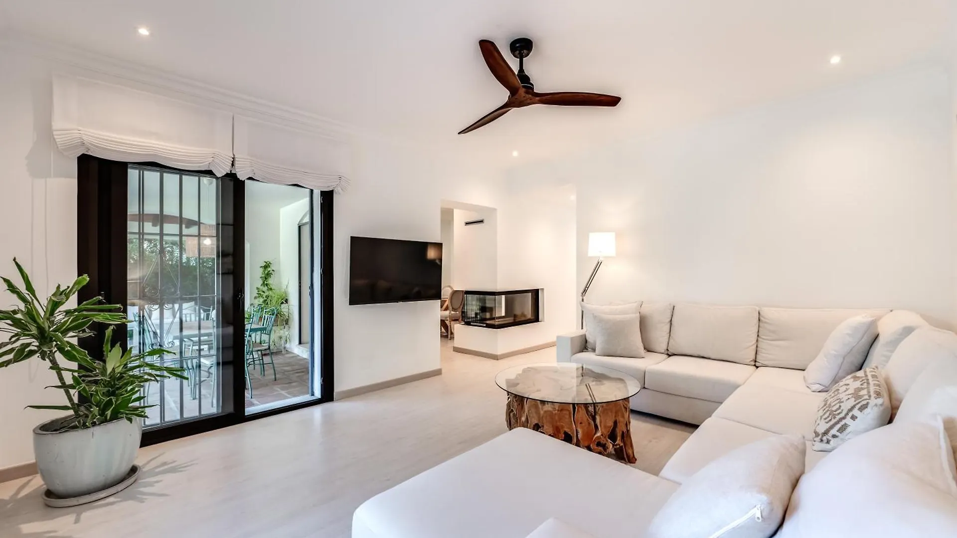 Villa In Marbella With Golf Views