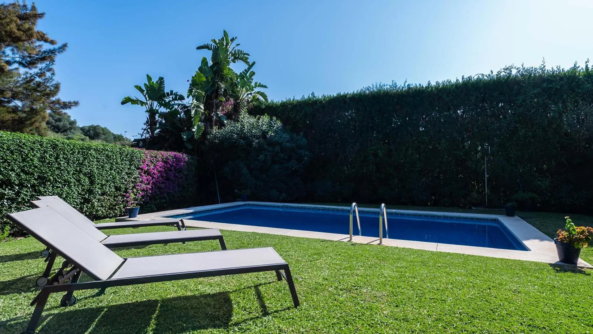 Villa In Marbella With Golf Views 스페인