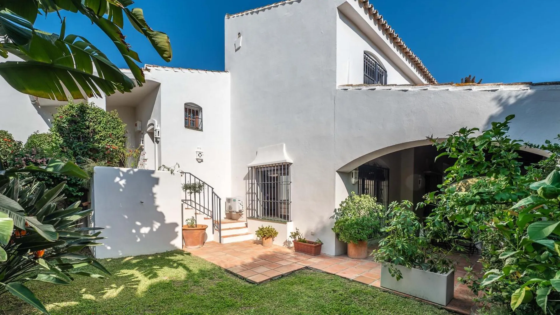 Villa In Marbella With Golf Views