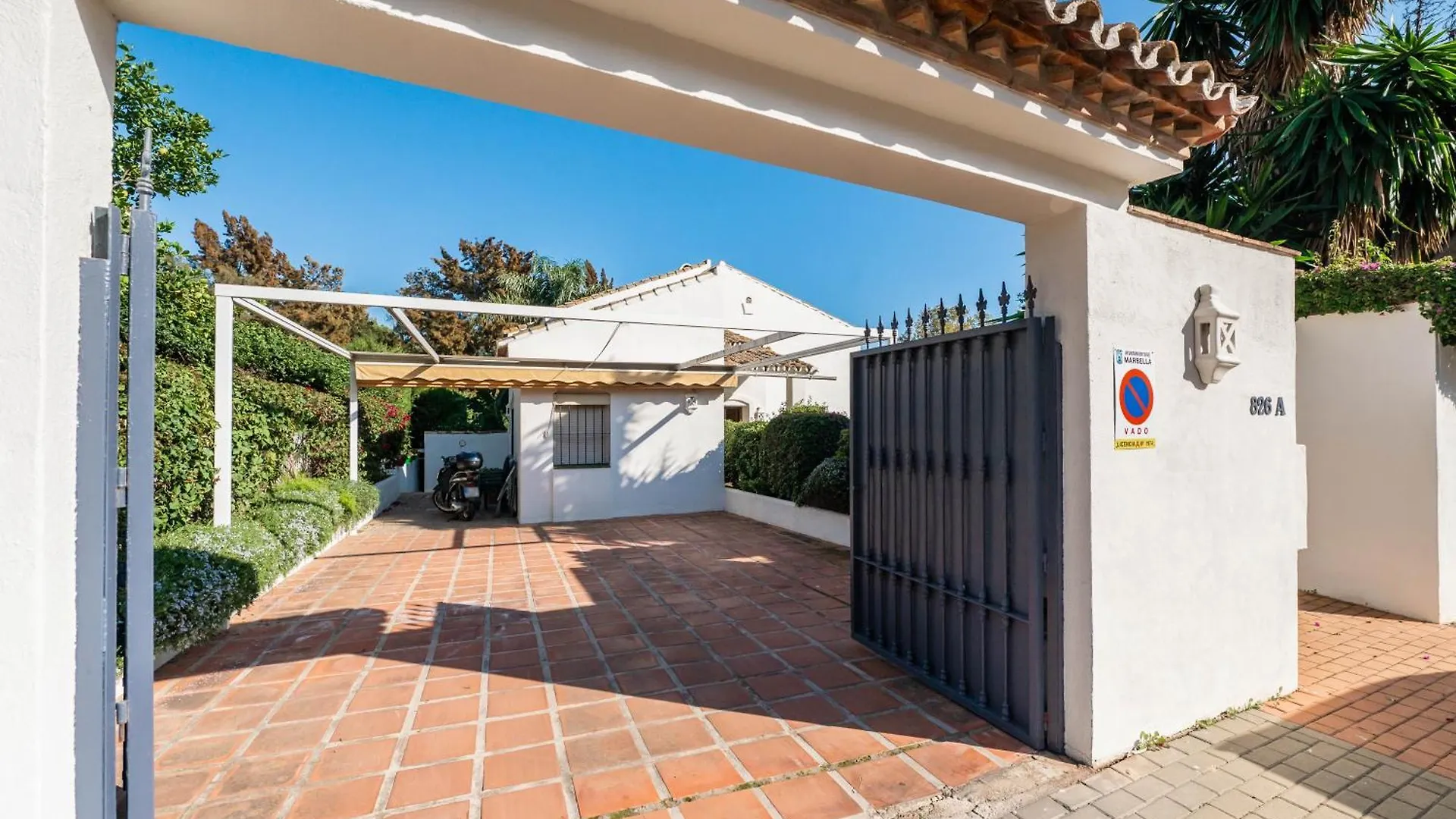 Villa In Marbella With Golf Views 스페인