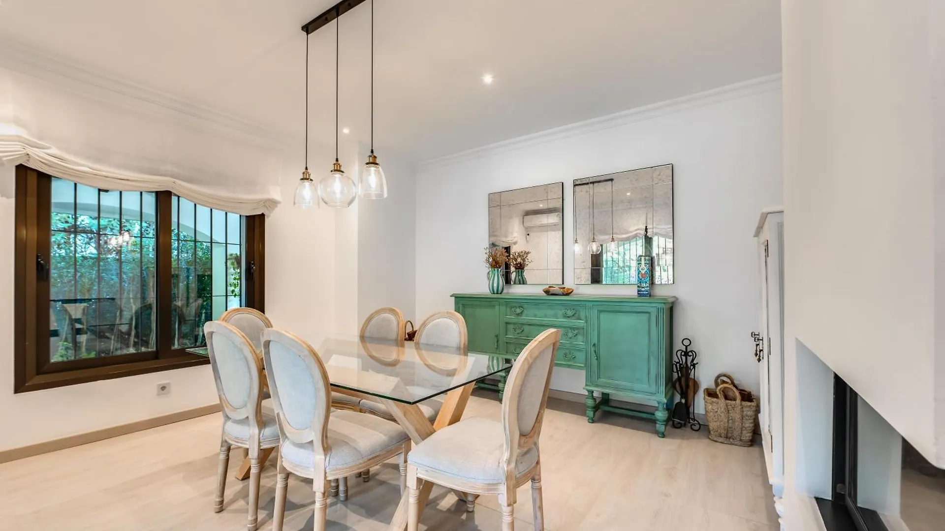 Villa In Marbella With Golf Views 스페인