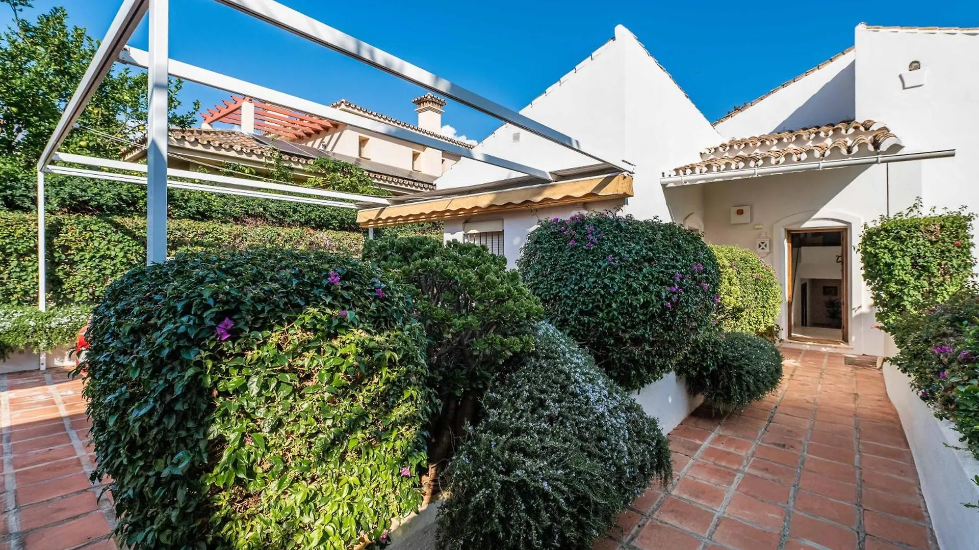 Villa In Marbella With Golf Views