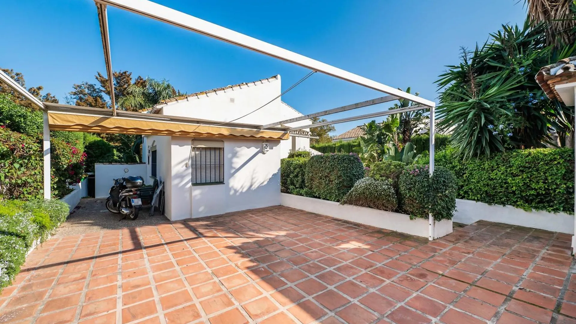 Villa In Marbella With Golf Views 스페인