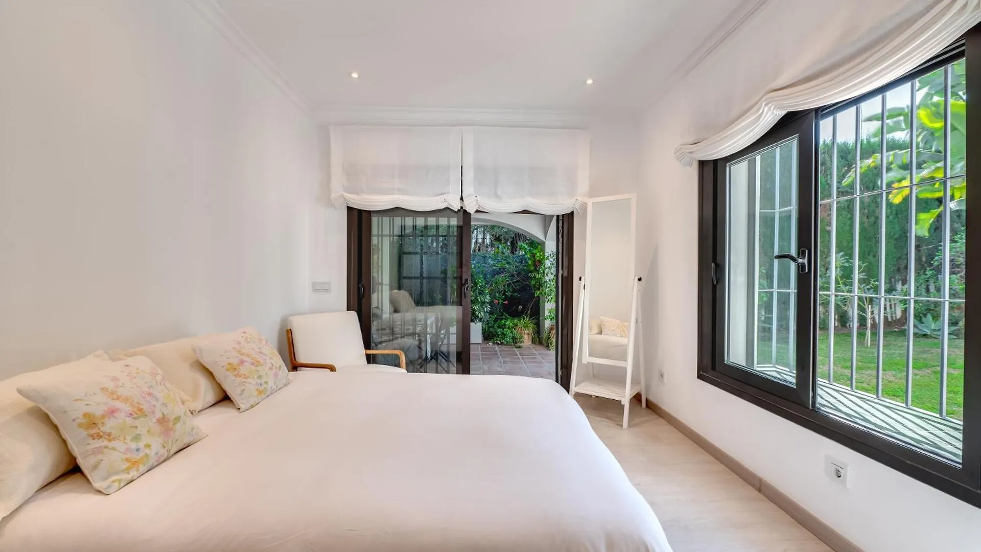 Villa In Marbella With Golf Views