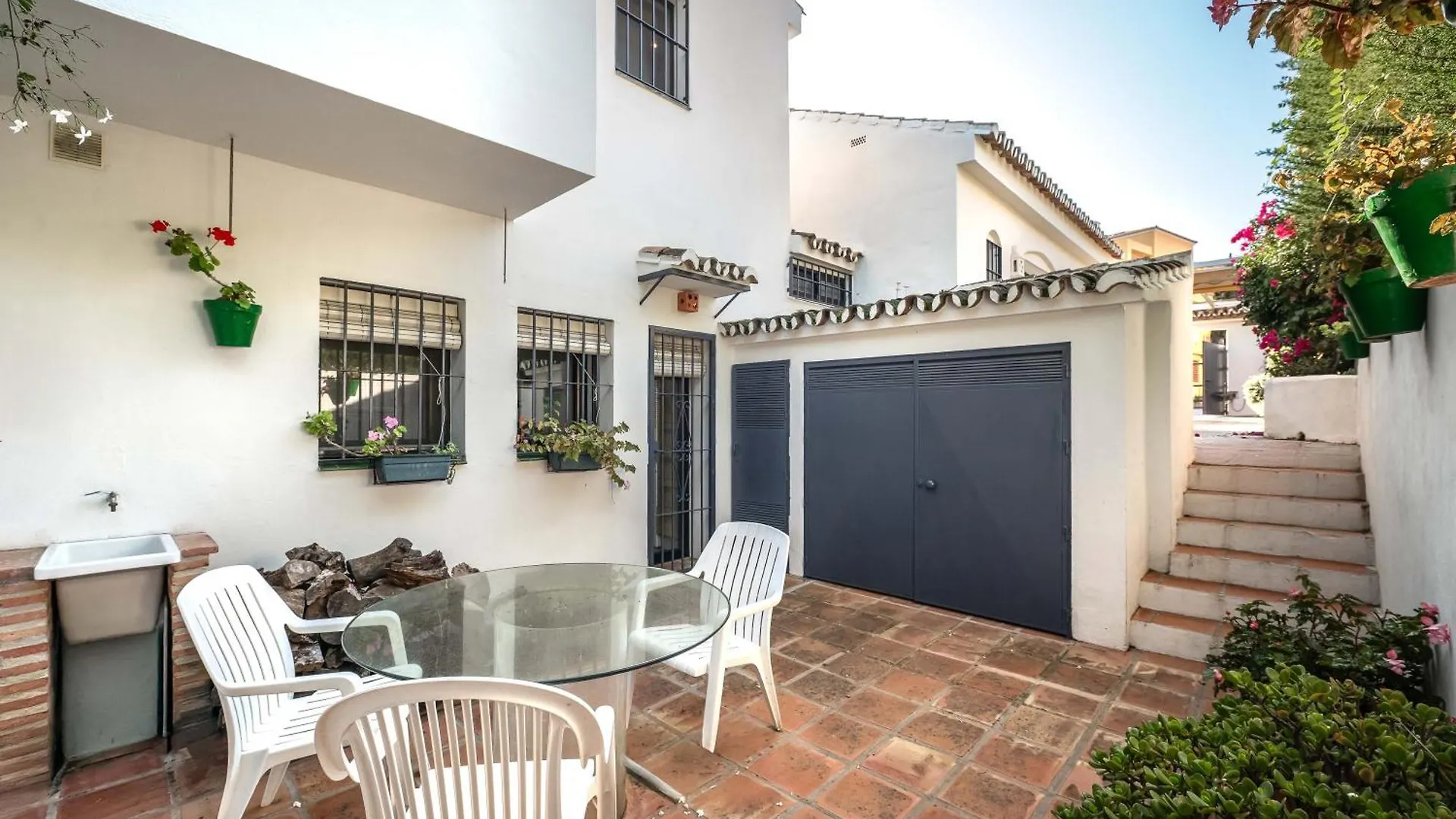 Villa In Marbella With Golf Views